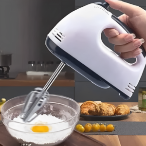 EONIX hand blender for easy whisking of smoothies and batters