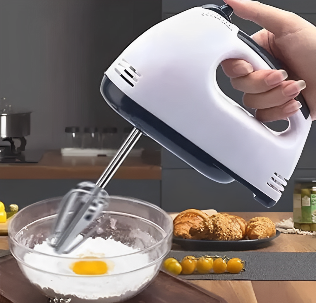 EONIX hand blender for easy whisking of smoothies and batters
